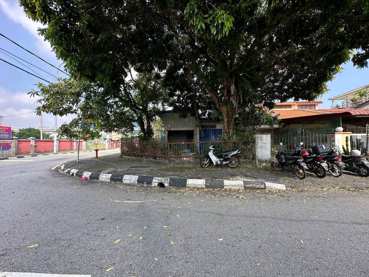Rumah sebelum renovasi di Taman Maluri